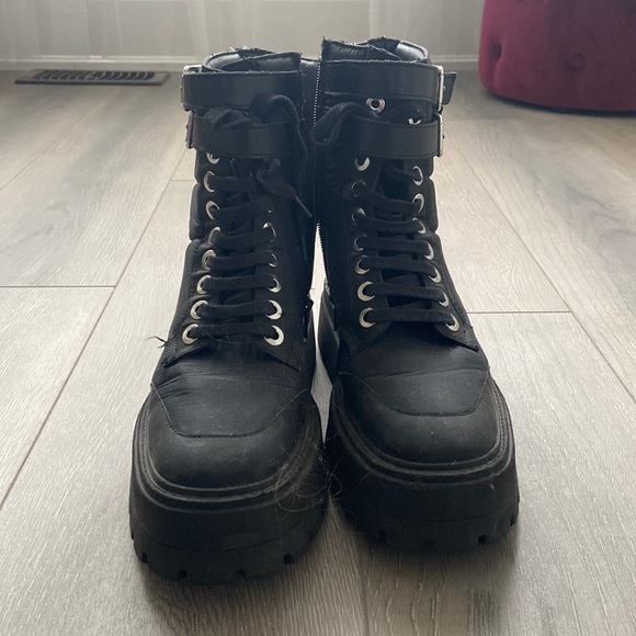 Black Zara chunky boots. - Picture 5 of 6